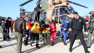 Силно вълнение е обърнало плаващия под панамски флаг товарен кораб