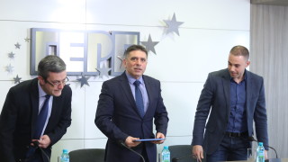 Президентът осигурява авариен изход вход за левицата след напускането на парламента