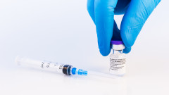 Здравните експерти в САЩ искат допълнителна доза и от ваксината на Johnson & Johnson 