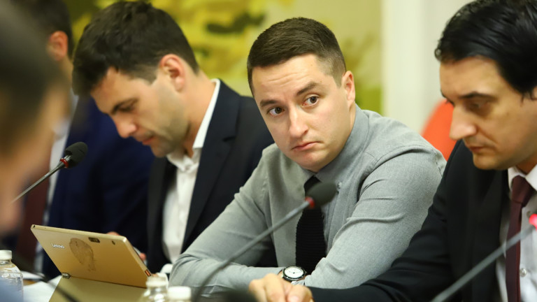 Парламентарната група на коалиция БСП за България е изключила Явор
