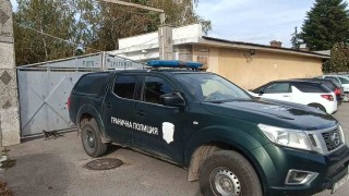 Заловиха каналджия превозващ 7 мигранти край Драгоман Към 22 00 часа на