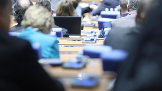 Депутатите гласуваха да се въведе забрана за реклама на вейповете