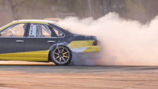 Младеж остана без книжка и отнесе солена глоба заради дрифт