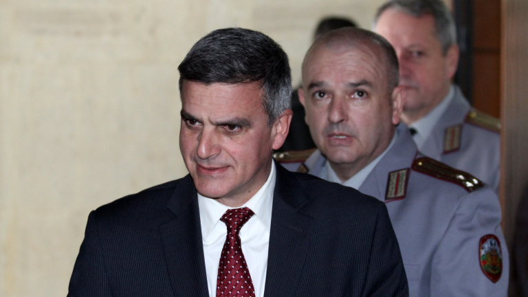 Военният министър притеснен от евентуална масова мигрантска вълна