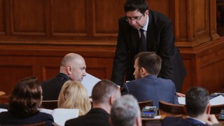 След изслушването в парламента на службите не стана ясно кой