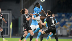 Наполи и Айнтрахт Франкфурт завършиха мача помежду си с резултата, при който го започнаха