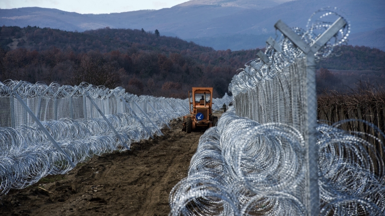Словения строи още гранична ограда, ограничава наплива на мигранти