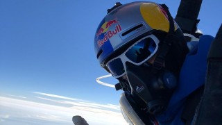 Веселин Овчаров е новият световен рекордьор в акробатичния парапланеризъм Българският