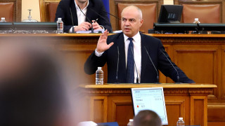 Депутатите не правят деца мислейки за данъчните закони Това стана