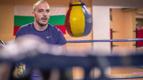 Невероятната история на Денис Данаилов, който слави България на ринга... само с една ръка (ВИДЕО)