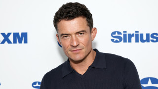 Изглежда че Орландо Блум се забавлява с тънко чувство за