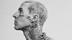 Травис Баркър направи поредната си татуировка - с подкрепата на Кортни Кардашиян