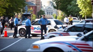 Трима души сред които 8 месечно бебе бяха застреляни а двама