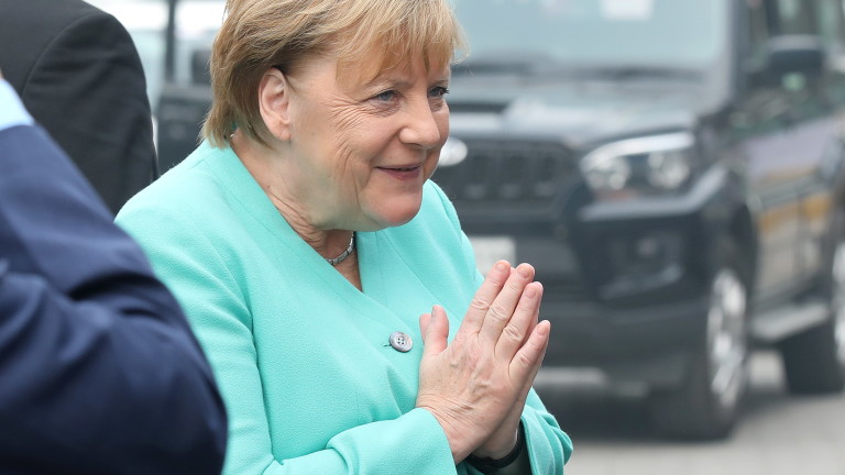 Меркел иска от Германия 1 млн. пункта за електромобили до 2030 г.