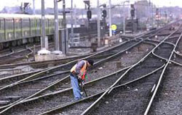 ЖП синдикатите искат ясни отговори за фалита на железницата