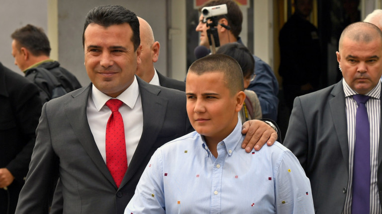 Македонският премиер, Зоран Заев гласува в решаващия референдум на страната,
