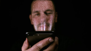 iPhone сканира лицето ни на всеки няколко секунди