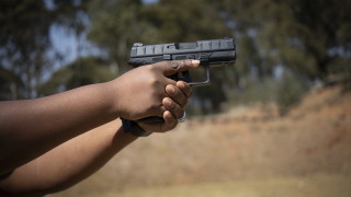 Град в Калифорния одобри първи по рода си застрахователен закон за оръжията