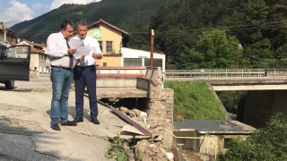 Заместник министърът на регионалното развитие и благоустройството Валентин Йовев и кметът