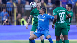 Десният бек на Лудогорец Жан Карничник остава в Целе поне