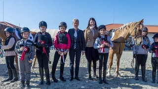 Министър Дашева откри тържествата за Тодоровден в конно-спортна база „Ген. Крум Лекарски“