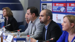 Младите посочват много по често своята европейската идентичност 40 от тях