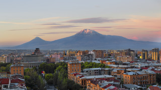 Армения обяви извънредно положение за един месец съобщават световни агенции