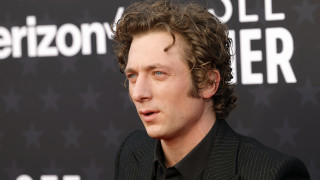 Доста неща се случват около Джеръми Алън Уайт напоследък Не