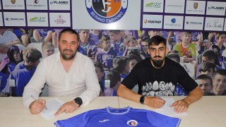 Защитникът Анастас Пемперски беше представен като футболист на Етър Бранителят