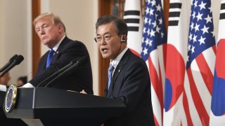 Президентът на САЩ Доналд Тръмп и южнокорейският му колега Мун