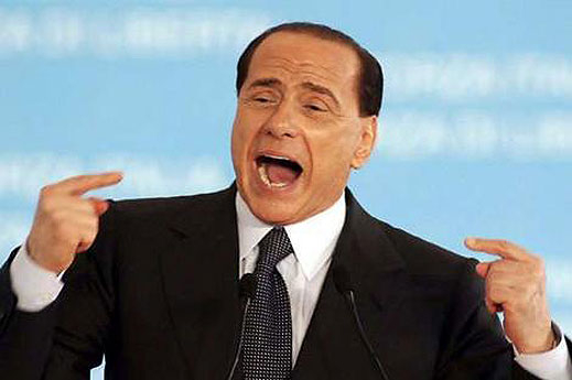 Берлускони с травма, ходи с патерици