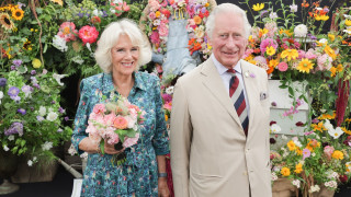 И докато кралица Елизабет се оттегли за обичайната си лятна