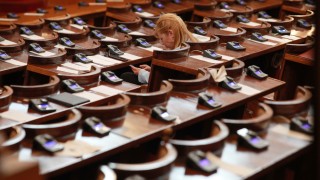 Малинов докладва как Русия да овладее сателитната станция "Плана", Арестуваха педофила от ромско гето в Сливен