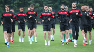 Националите на България продължават усърдно подготовката си преди официалните контроли