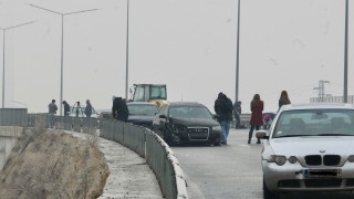 Тежка верижна катастрофа затвори пътя след село Горица в посока