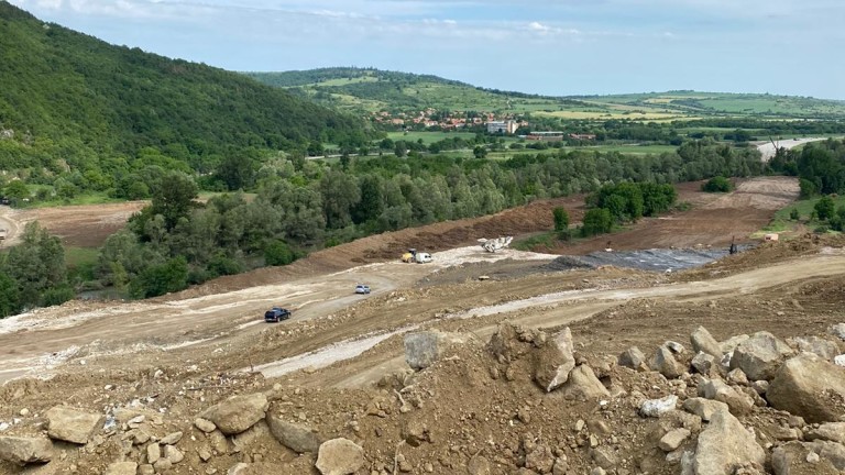 Разследват шефа на РИОСВ-Бургас заради строеж в защитена местност