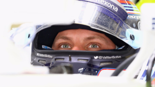 Пилотът на Мерцедес Валтери Ботас надви своя съотборник Люис Хамилтън