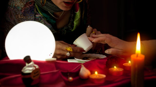 Майка и дъщеря убедили 26 годишна жена от Монтана че има