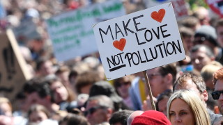 Повечето германци са на мнение че одобреният от правителството на