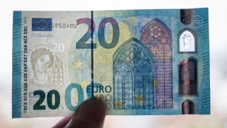 Новата банкнота от 20 евро идва до дни