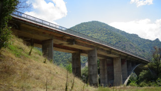 Мост на подбалканския път София Бургас се руши и