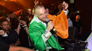 Конър Макгрегър преби посетител в бар и отново влезе в