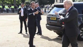 Френският президент Еманюел Макрон предупреди Великобритания че споразумението за отношенията