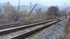 Товарен влак с цимент дерайлира край гара Ботунец