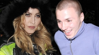 И синът на Мадона се пробва на сцената