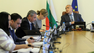 Запазваме консервативна фискална политика