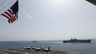 Два американски самолетоносача проведоха учения в оспорваното Южнокитайско море в