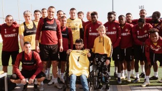 Футболистите на Ботев Пловдив и старши треньорът на канарчетата Желко