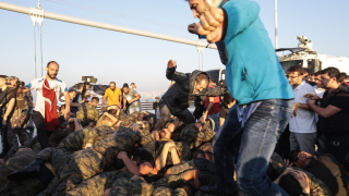 Превратът в Турция се провалил заради отказа на военните да убиват невинни 