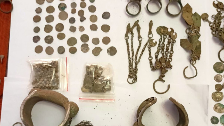 Кюстендилски криминалисти откриха и иззеха множество предмети с културно-историческа и